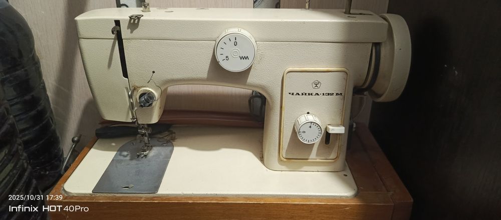 Швейная машинка Чайка