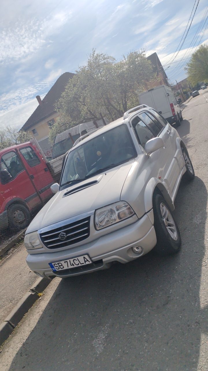 Vând Suzuki grand Vitara 2005 facelit mașina într-o stare foarte bunaa