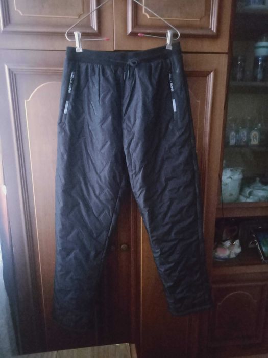 Теплые мужские брюки на меху новые размер 50  цена 5000 тенге