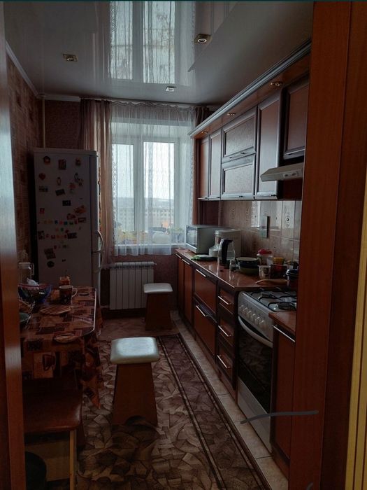 Продам квартиру мкр.д.9.этаж 4