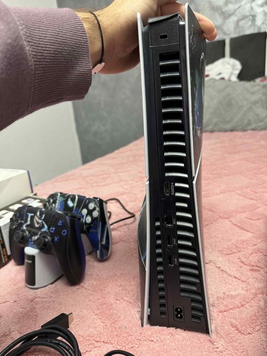 Vand PS 5 Slim 1 TB Nou