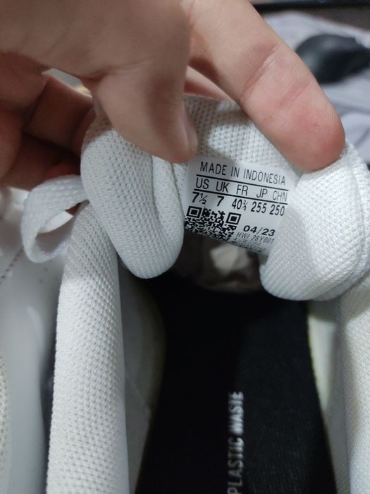 Adidas кроссовки оригинал. Размер 40