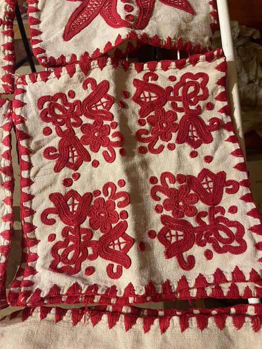 cusaturi pe panza brodate manual