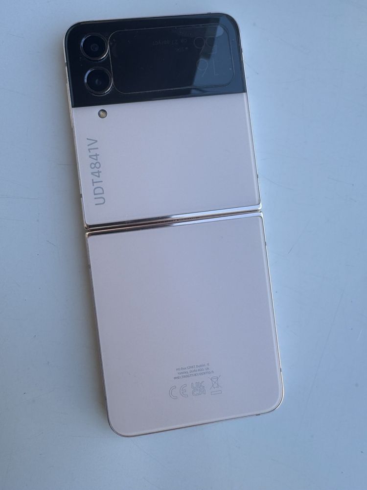 Samsung Galaxy Z Flip 4