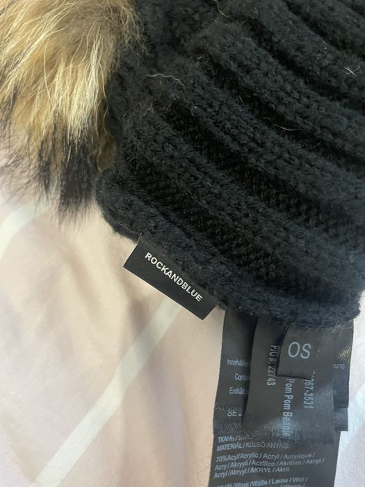 Черна  маркова зимна шапка с  естестнен пух