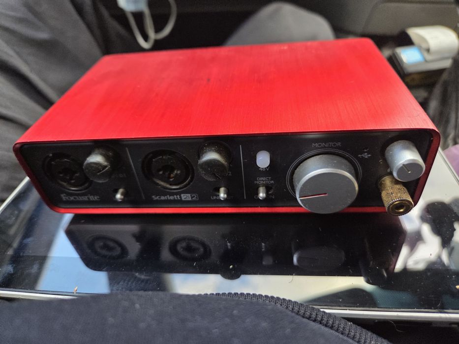 Външна звукова карта focusrite 2i2