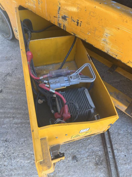 2018 Nacela foarfeca electrica JCB