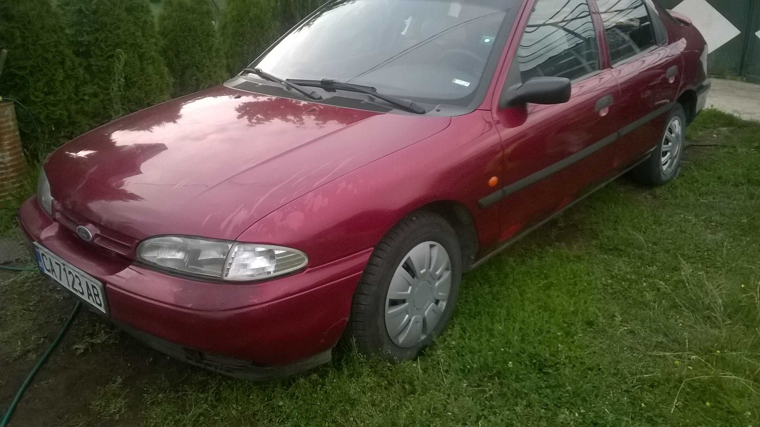 продавам форд мондео хечбек август 1994 година