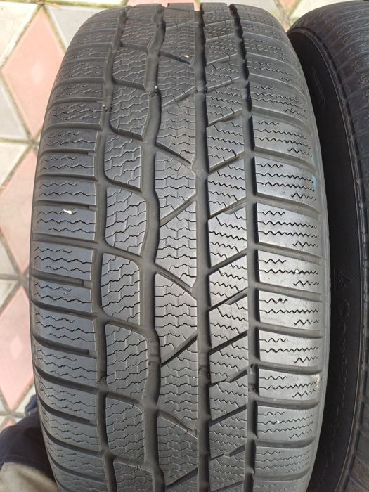 Vând 2 anvelope de iarna 225 50 r18 CONTINENTAL foarte bune