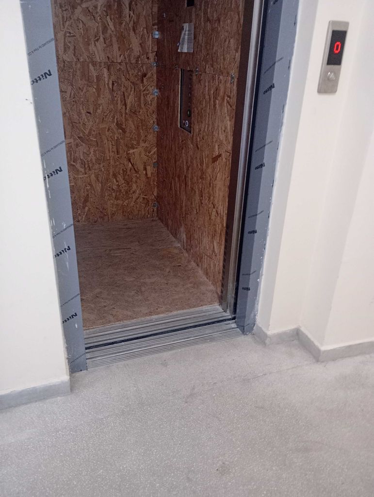 Продава се Тристаен апартамент в Пловдив, Остромила - 115 кв.м за 983 €/кв.м - Снимка #1