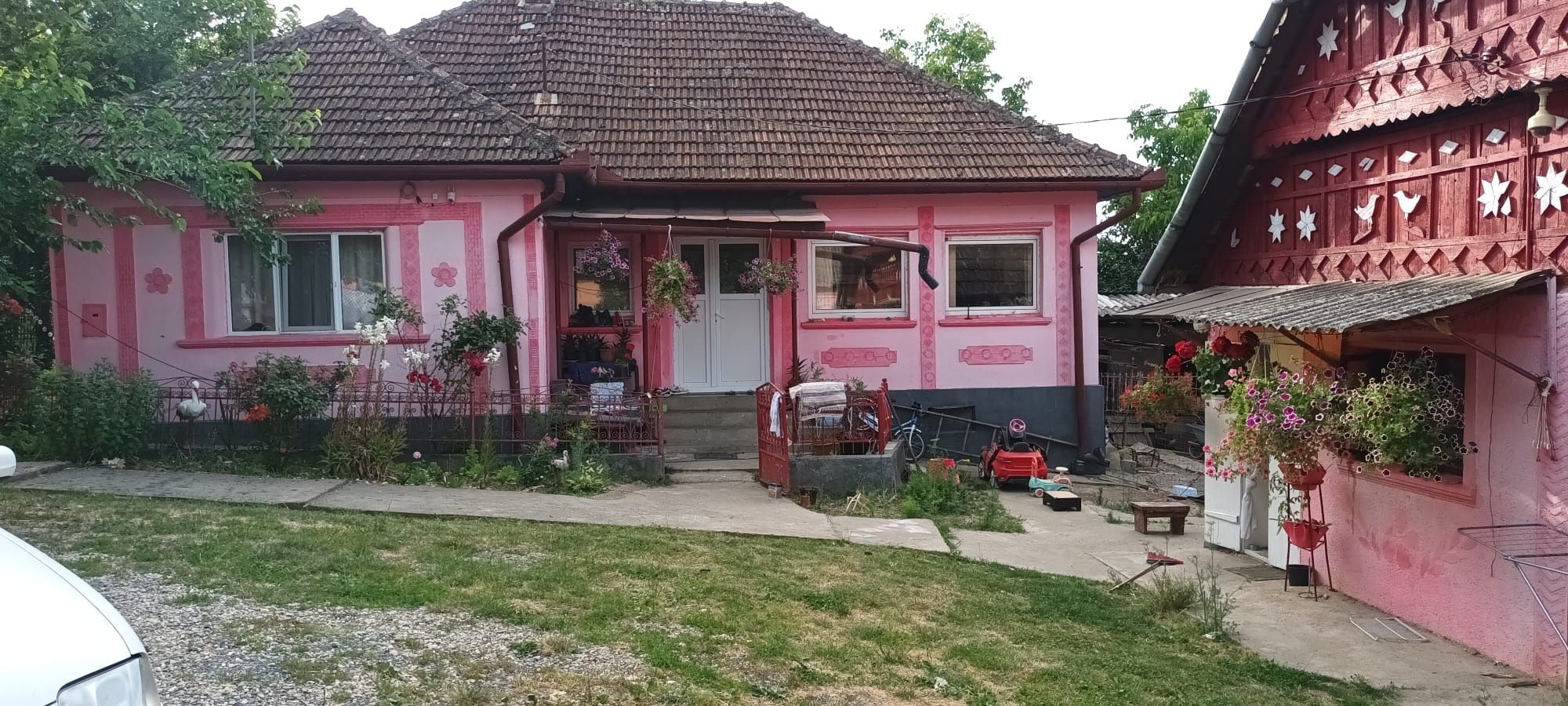 Vand casă cu anexa gospodaresti