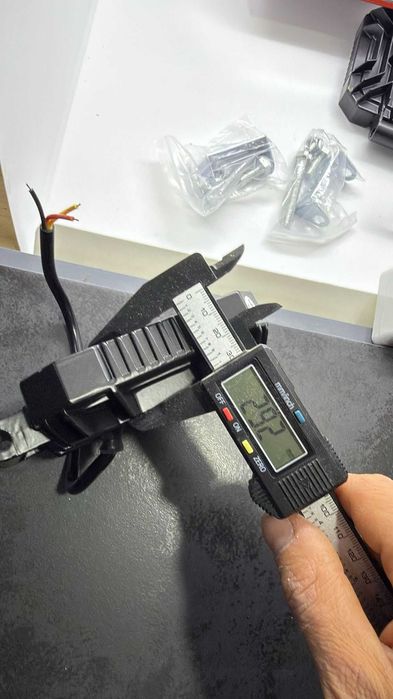 Proiector Auto 16 LED -uri, Offroad 12V-80V, Patrat, IP67