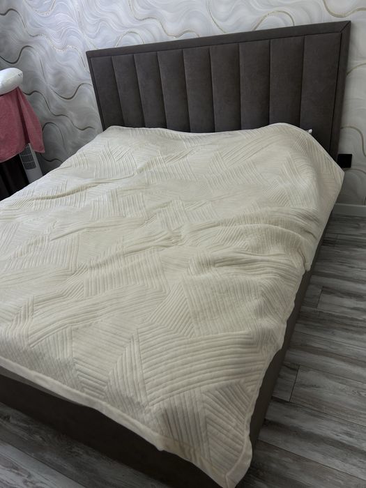 Продается кровать с матрасом