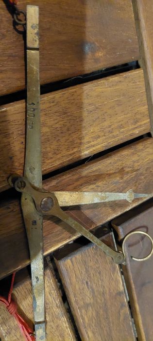 малка везна 100 грама месинг/бакелит