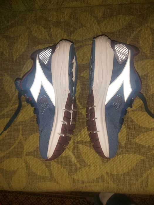 Дамски маратанки. DIADORA