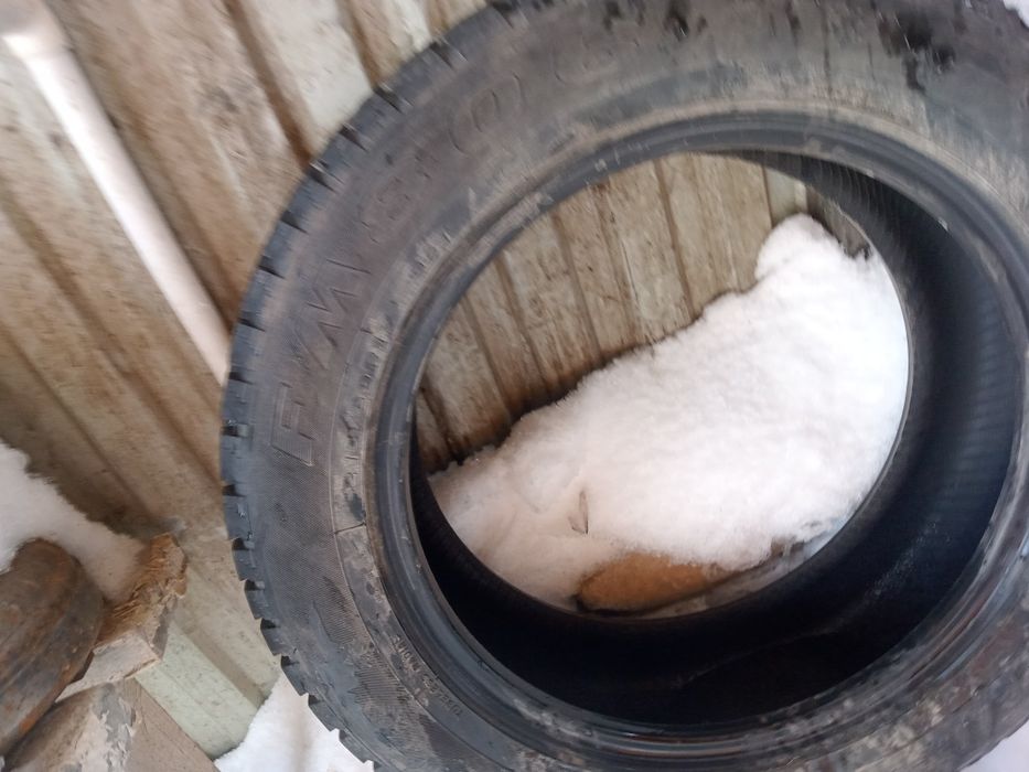 Продам  бу шины все сезонные 2  штуки
