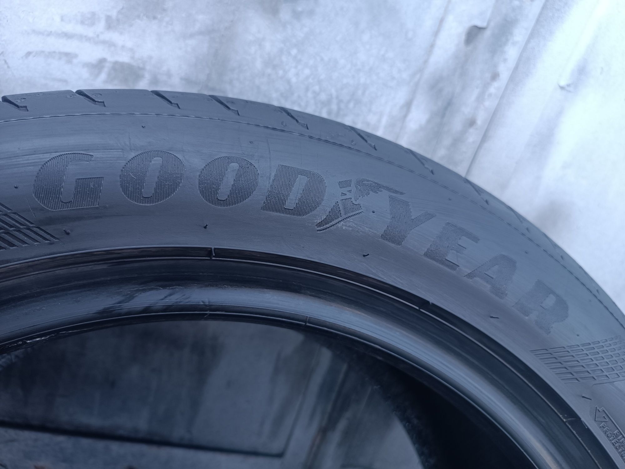 225/50/17 Goodyear