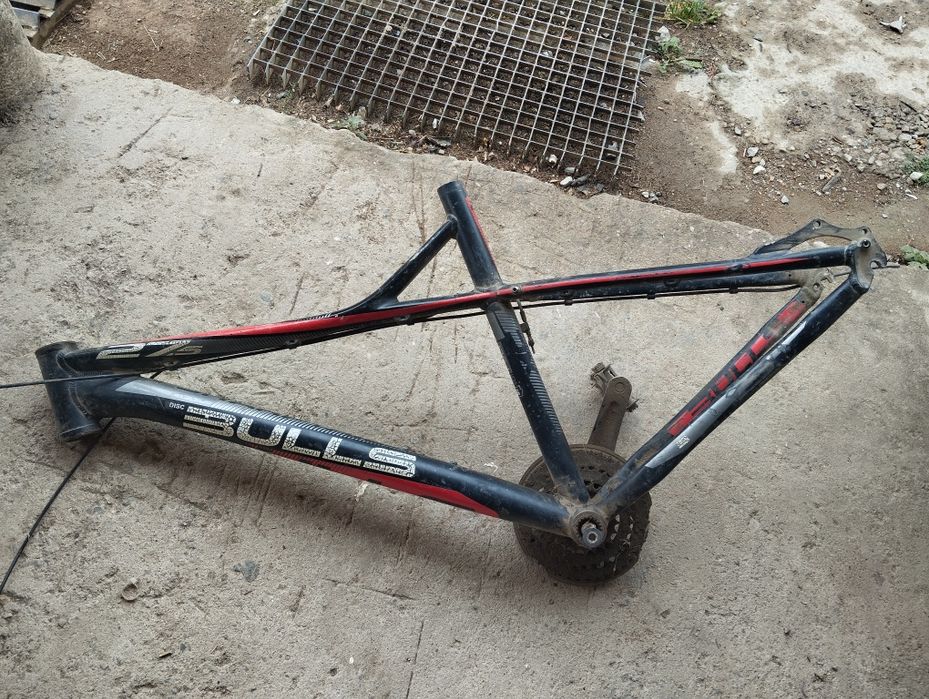 Vând cadru bicicleta