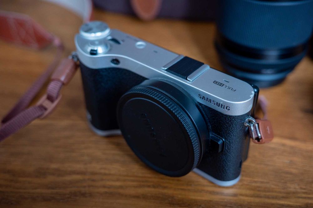 Samsung nx 300 + 3 обектива и аксесоари