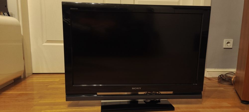 Продавам отличен LCD tv SONY KDL- 32V4500 с оригиналното дистанционно