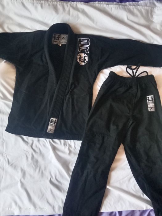 Продам кимоно для джиу джитсу на 8-9лет