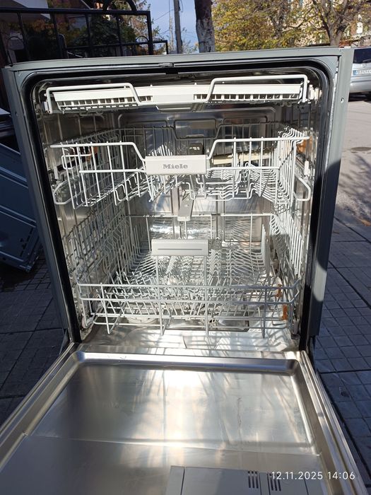 Съдомиялна miele за пълно вграждане