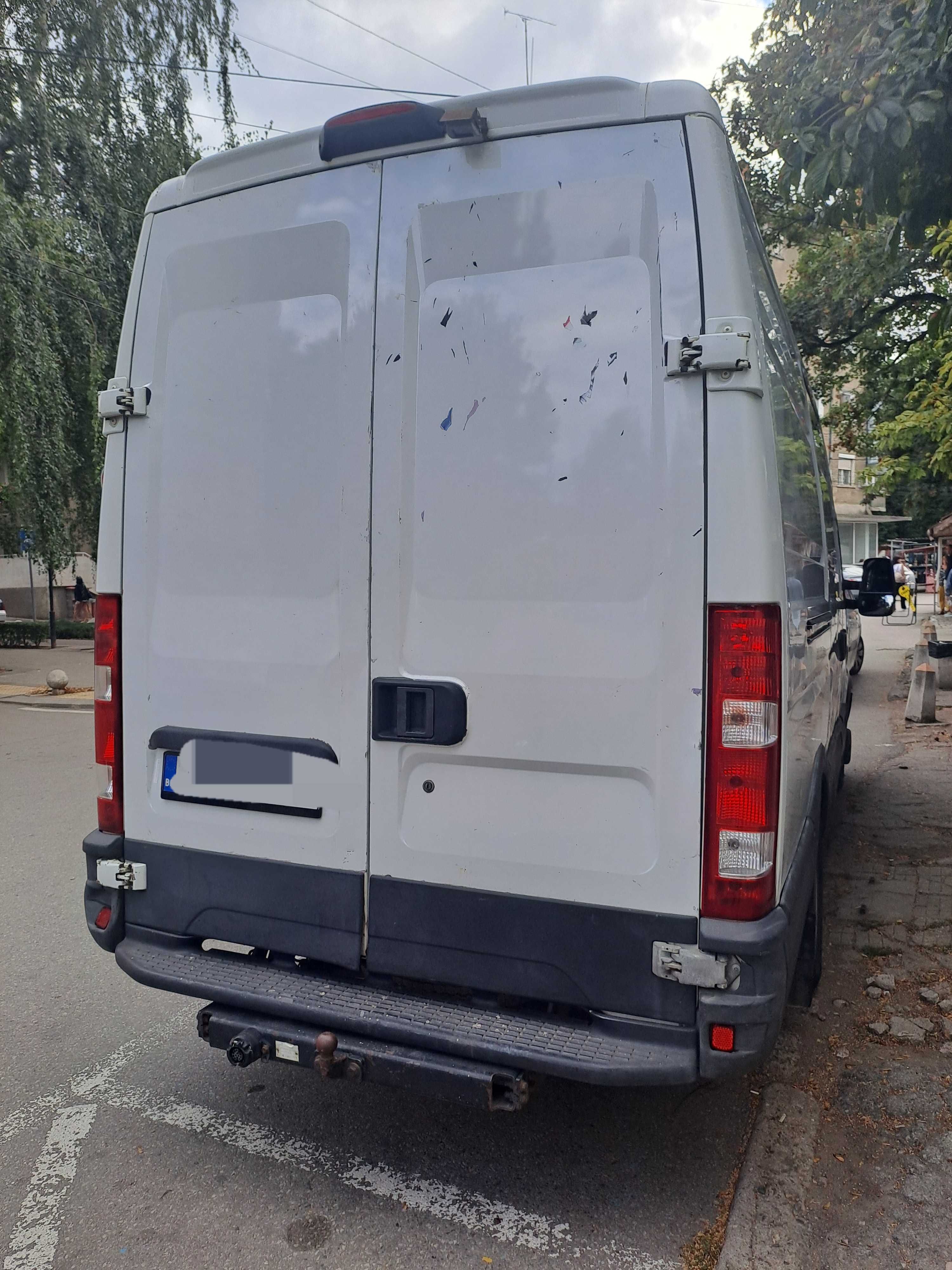 Бус Iveco 35c13 в перфектно състояние