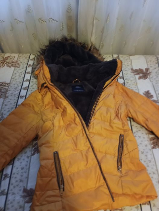 Зимно дамско яке на Зара с топла вата и качулка размер S