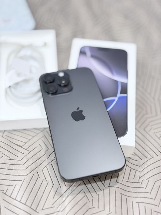 Iphone 16 pro max, black titanium