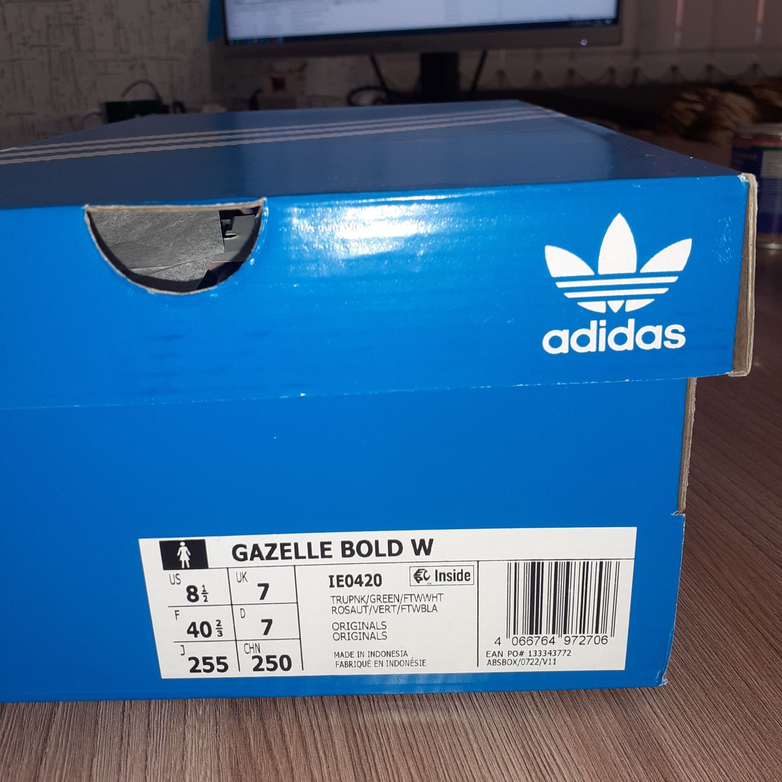 Продам кроссовки Adidas Gazelle