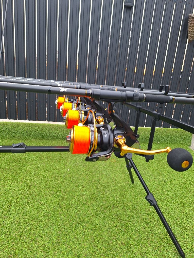 Set 4 Lansete Crap FL 3.90m 3.75 LBS 2 seg+ 4 AQ10000 + Rodpod