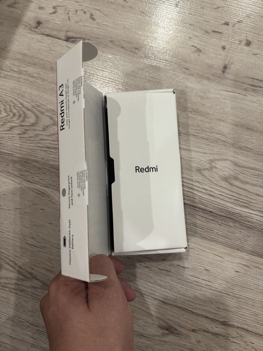 Vand Telefon Redmi A3 nou.