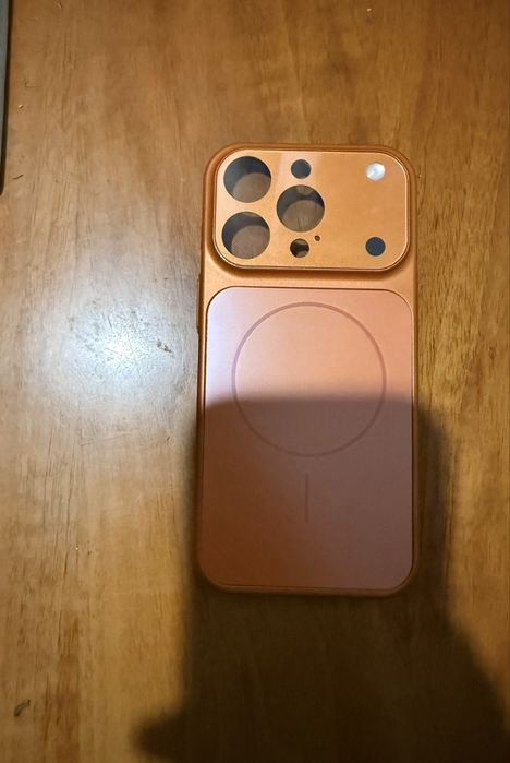 Чехол на айфон 16 pro