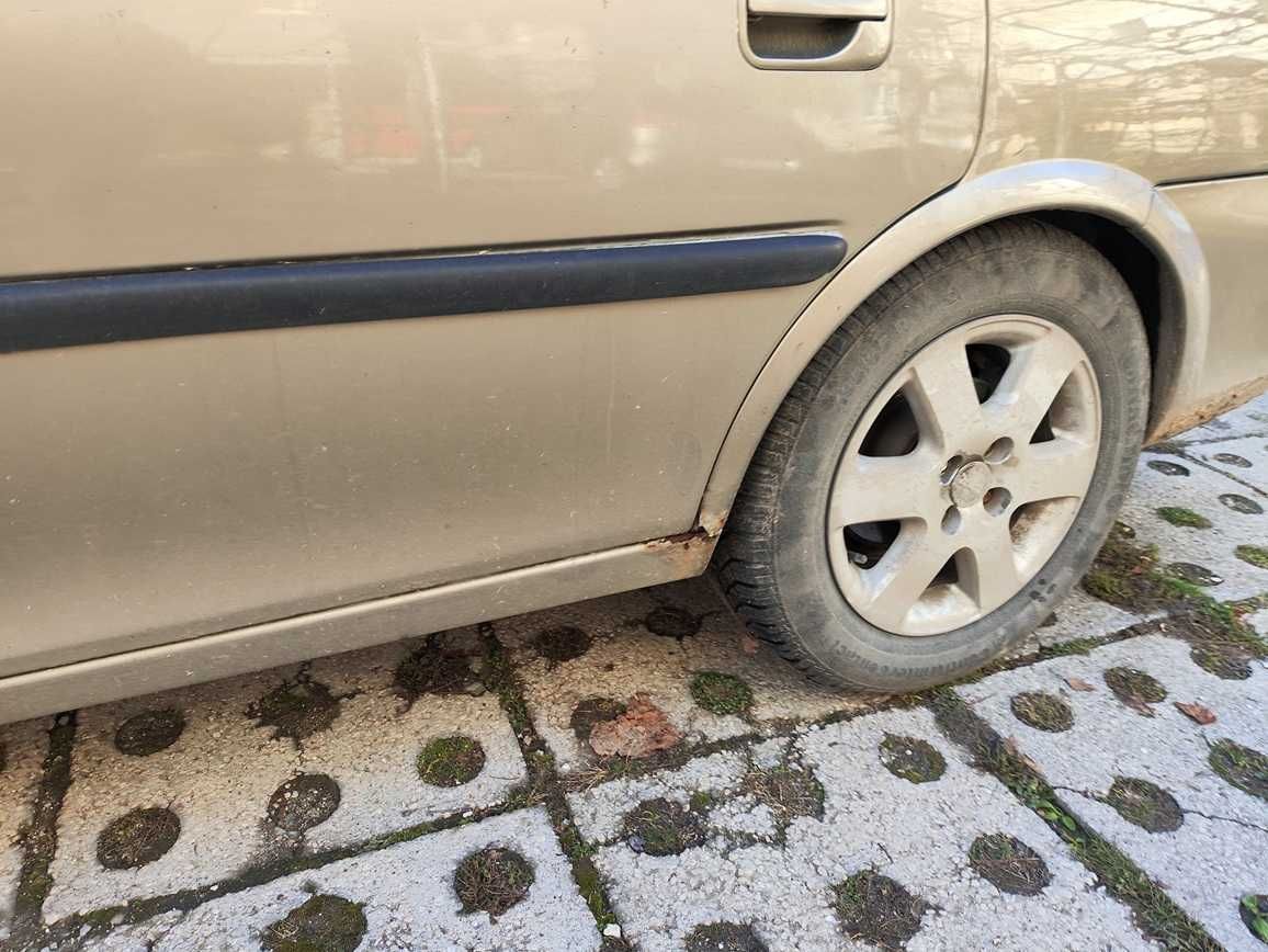 Продавам OPEL VECTRA B 1.6 16V.