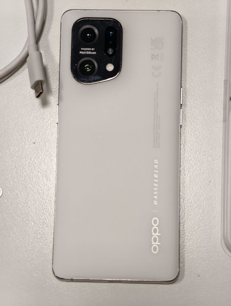 Продавам oppo find x5 256gb white