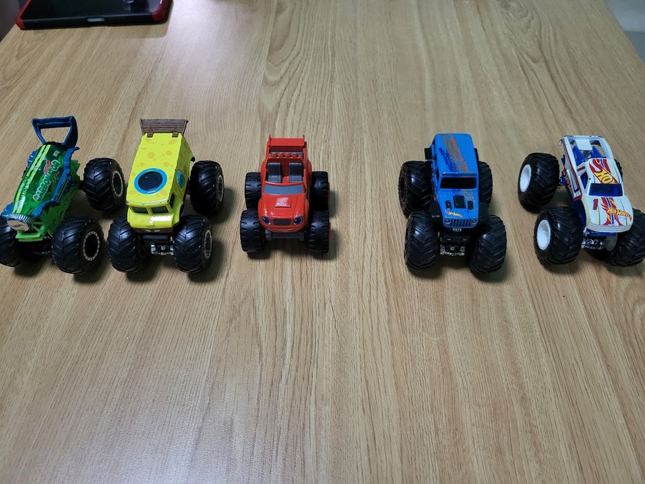 Masinute hotwheels Monster Truck + blaze