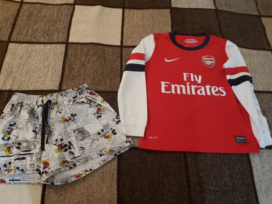 Lot haine baieti,9-11 ani: bluze H&M,pijamale,fâș ploaie,fular,manusi