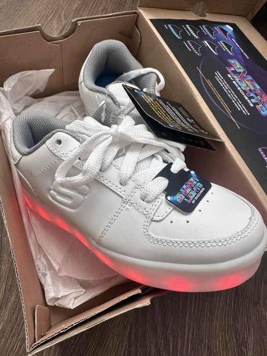 Новые кроссовки Skechers белые 30 размер