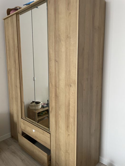 Шкаф в спальню 4 дверный с зеркалом