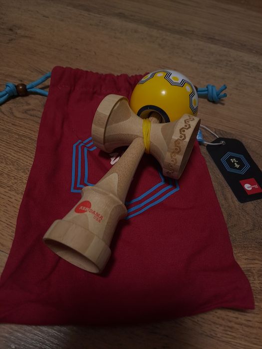 Kendama Kaizen Origami - Luna Shape - Superstick - White & Yellow