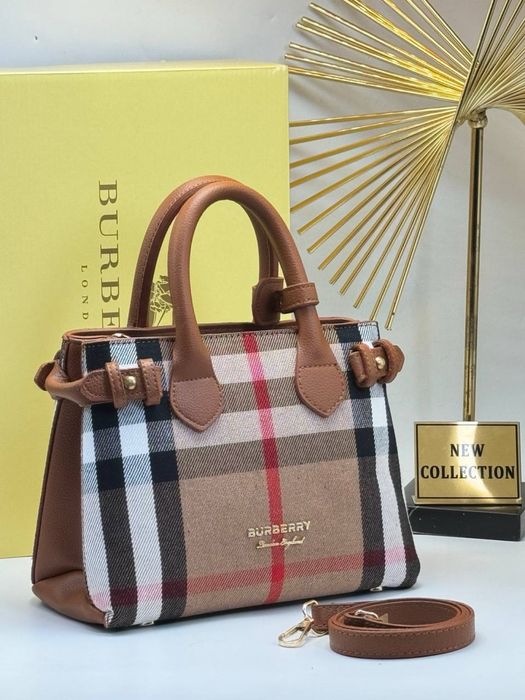 Geanta Burberry noua !!! Dimensiuni 26/18 !!!