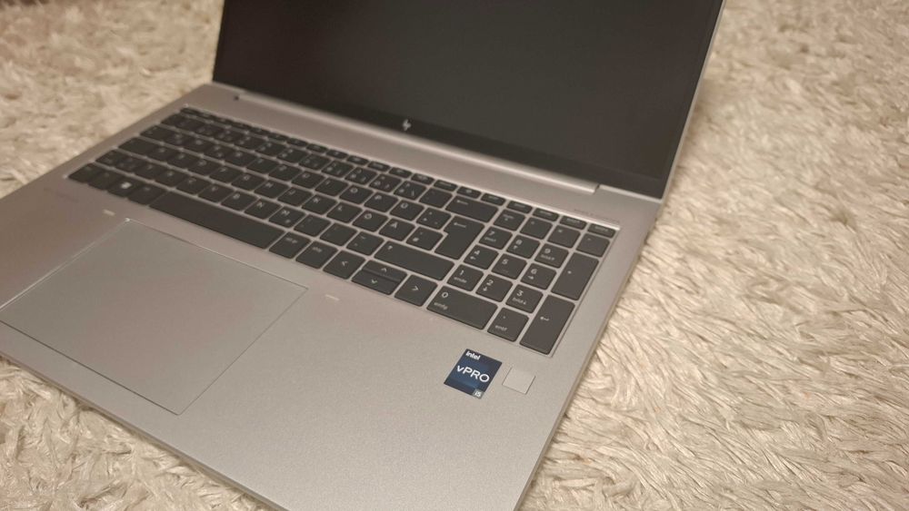 Laptop HP EliteBook – i5-1245U • 16 GB RAM • 1 TB SSD serie business