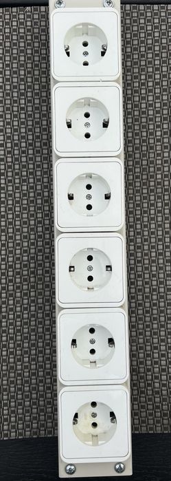 Priza 6 porturi profesionala, se poate folosi in rack