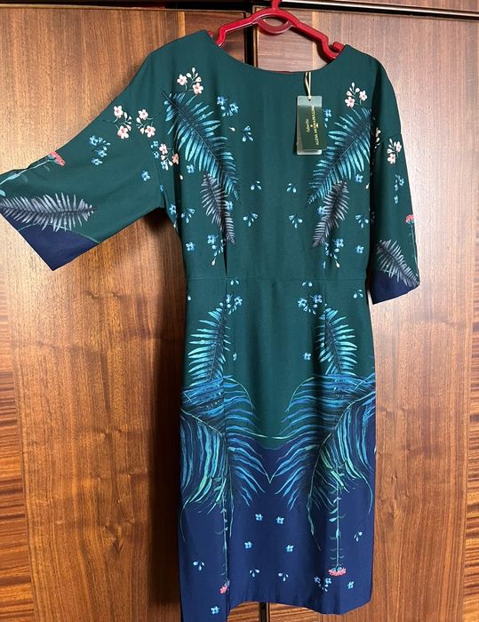 Продам Новые платья