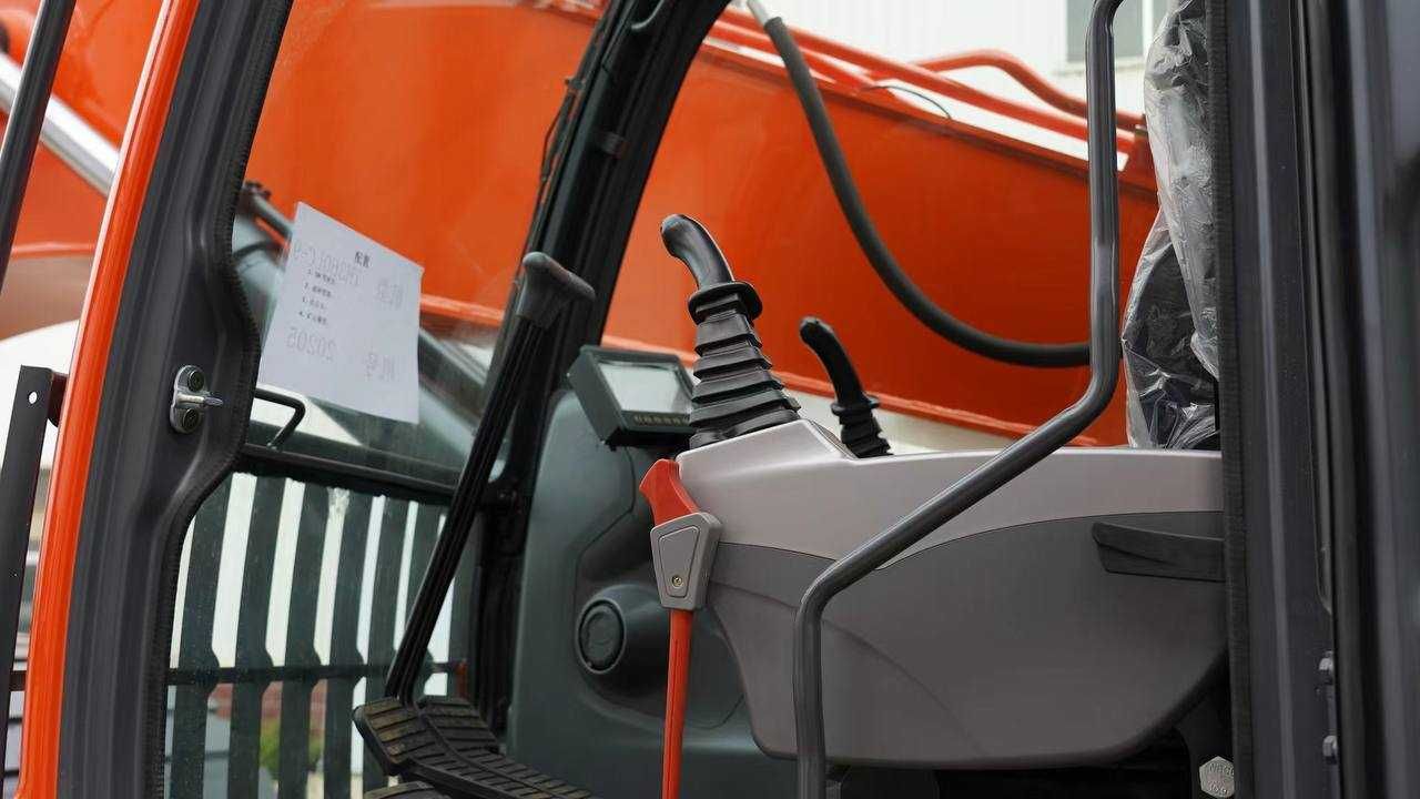 Экскаватор Lugong LG 220