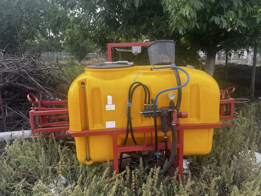 Vând tractor  , plug , disc , greblă , cositoare , instalatie