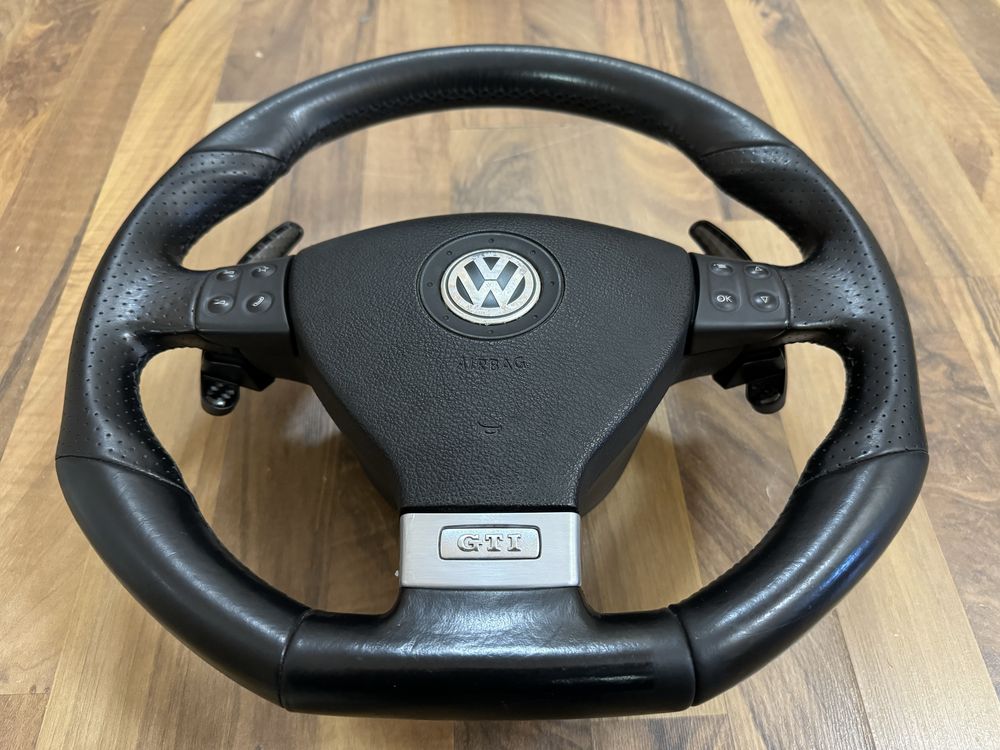 Оригинален скосен GTI мулти волан с пера за Vw