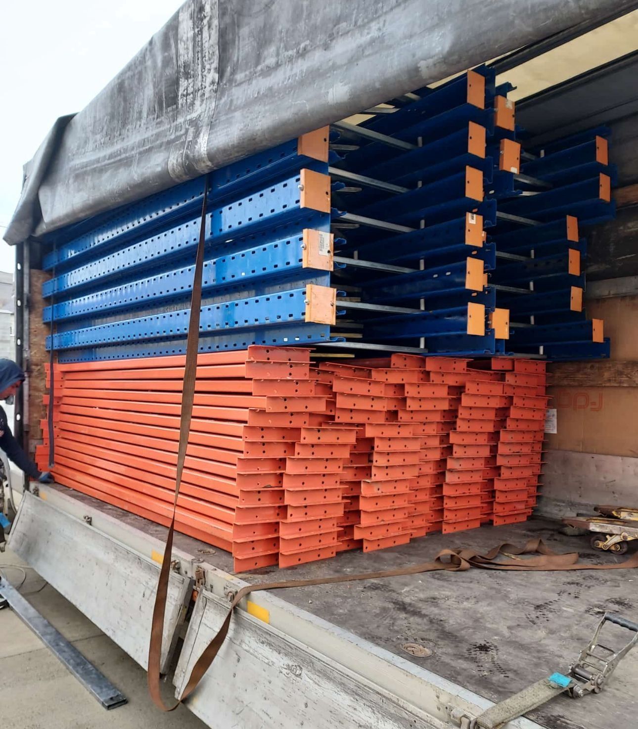 Rafturi metalice profesionale sh impecabile