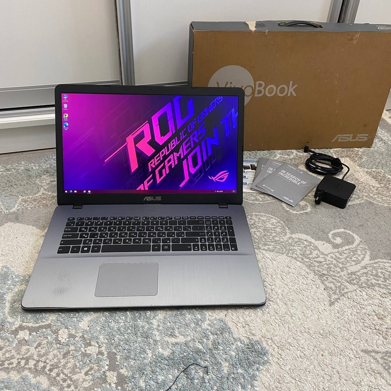 ASUS Laptop 17.3 FULL HD IPS/Intel Core i3-7Gen/1000GB/Батар держ 1час