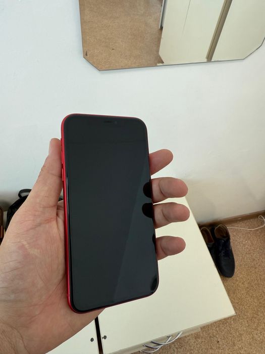 iPhone 11 64GB red